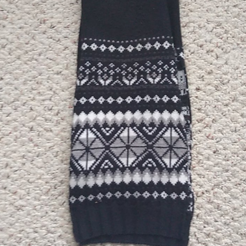 Black Rivet 100%acrylic scarf from Wilson Leathers